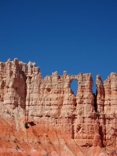 hoodoo section that looks like a medieval castle wall at Bryce Canyon National Park in Utah