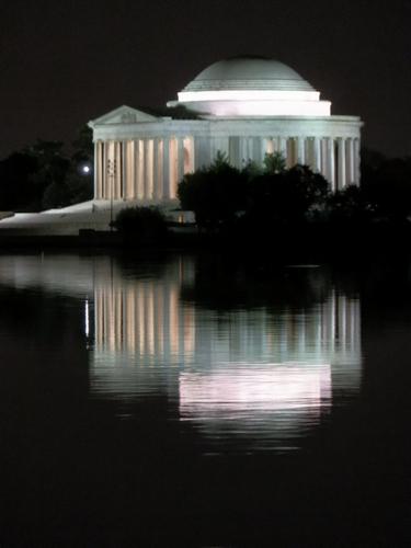 night view of the Jefferson Memorial in Washington DC