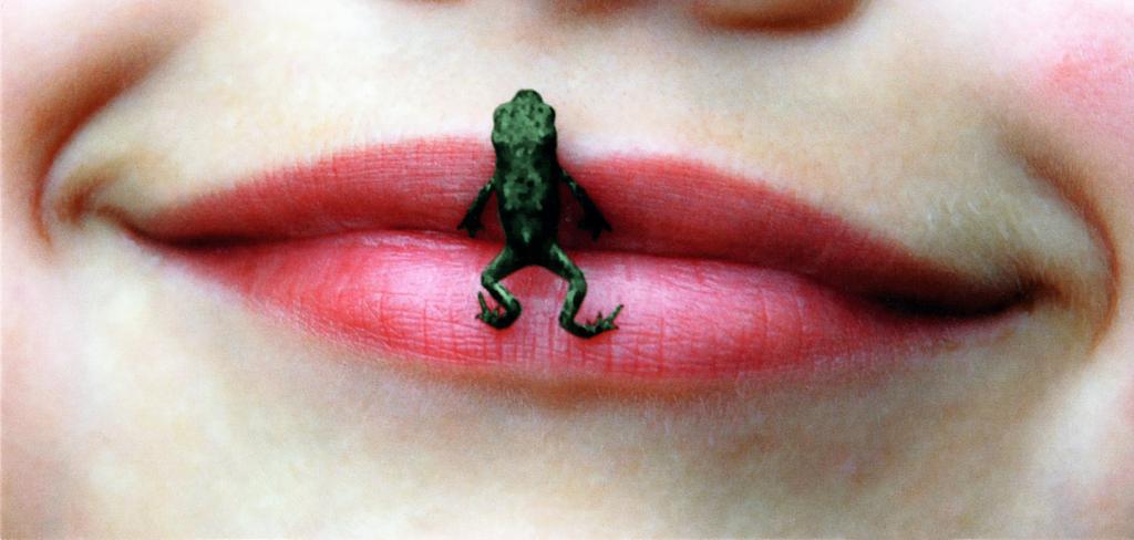 mini-frog kiss