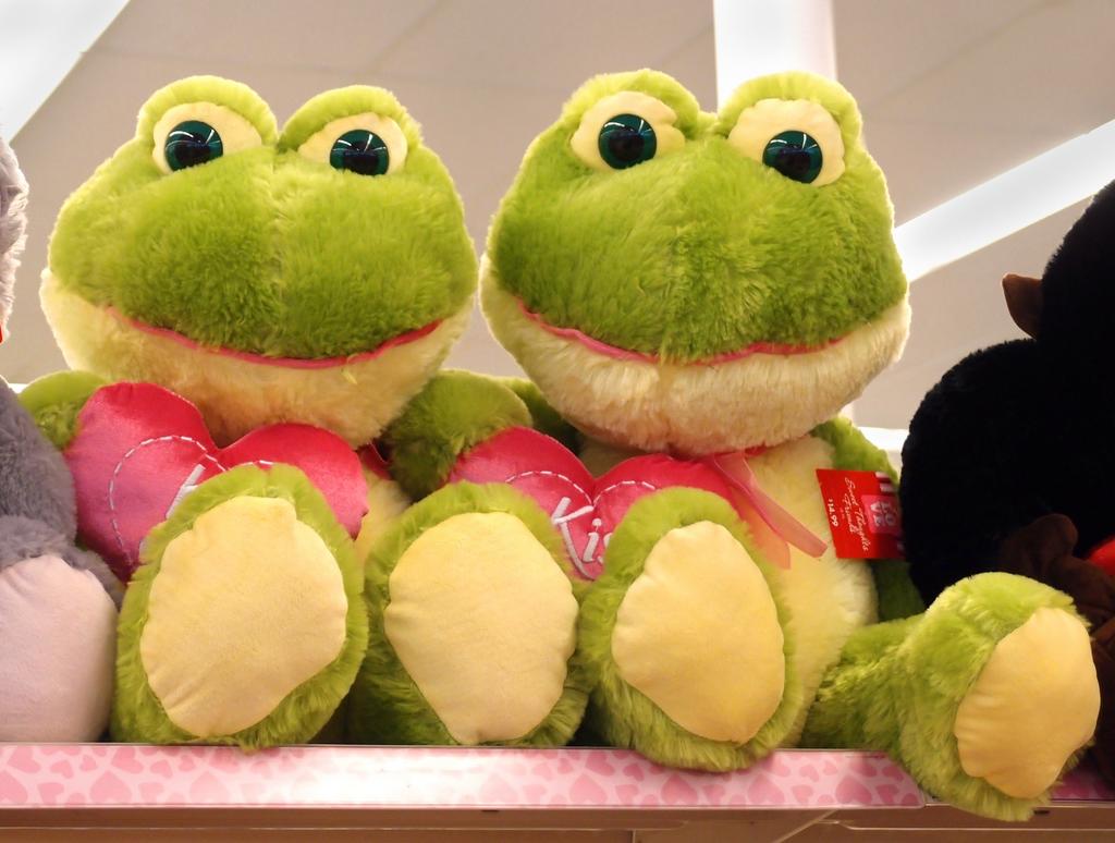 stuffed frog pair