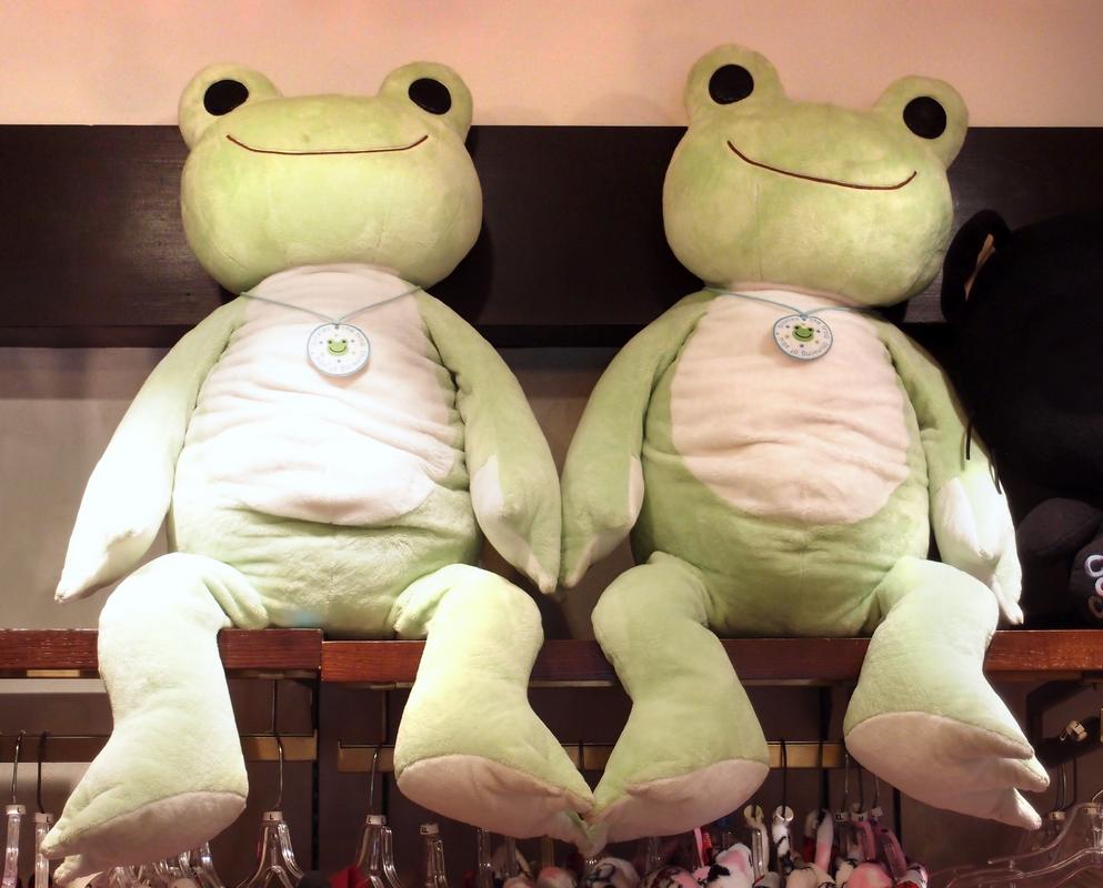 stuffed frog pair