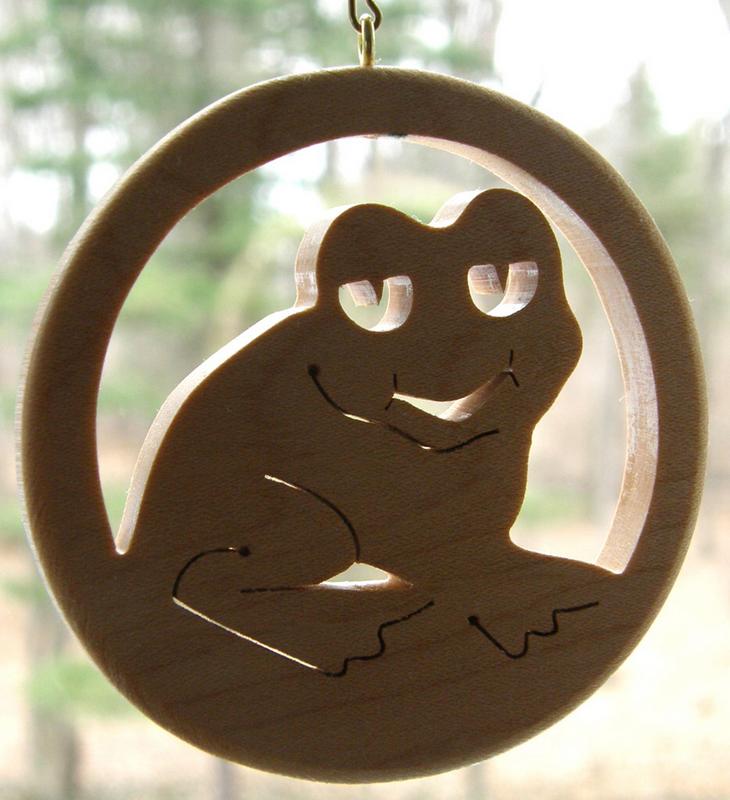 wooden frog Christmas-tree ornament