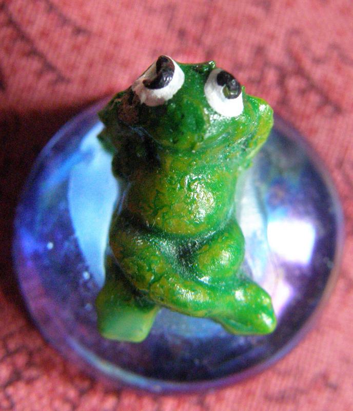 tiny frog statue