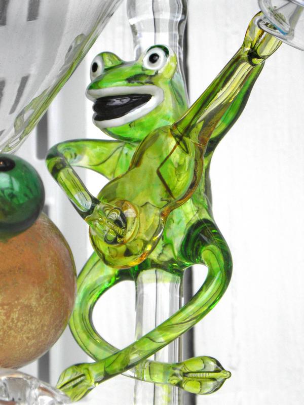 cocktail glass identifier frog