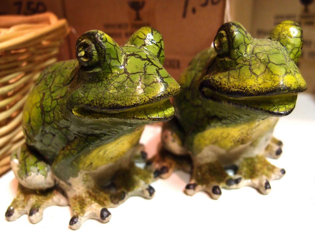ceramic crackle frogs