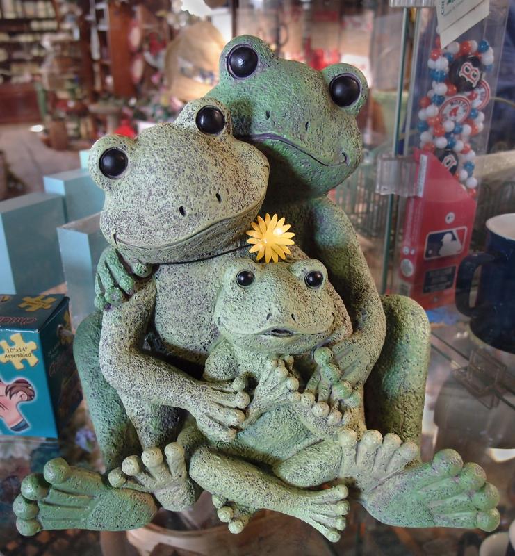 frog family trio