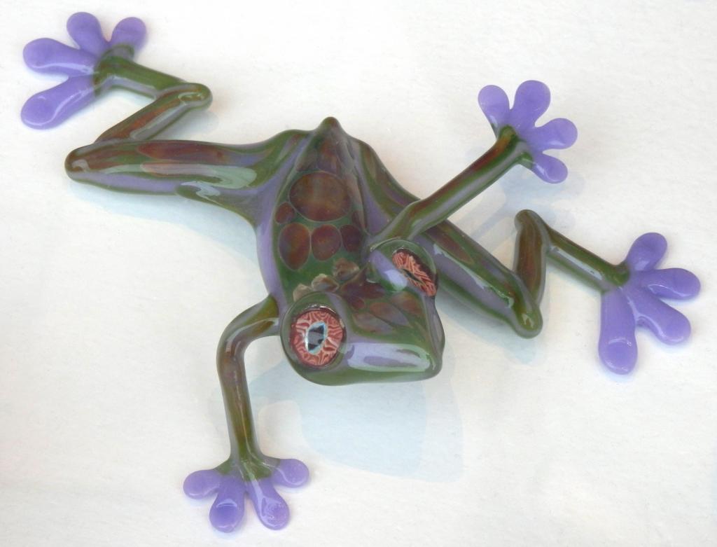 glass-art frog