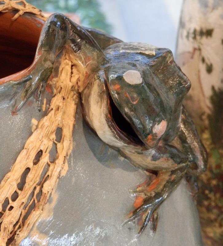 pottery frog