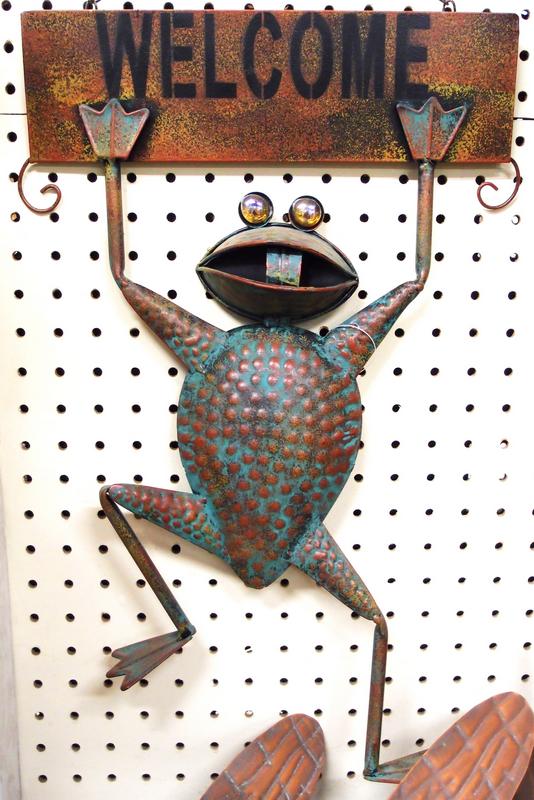 metal-art welcome frog
