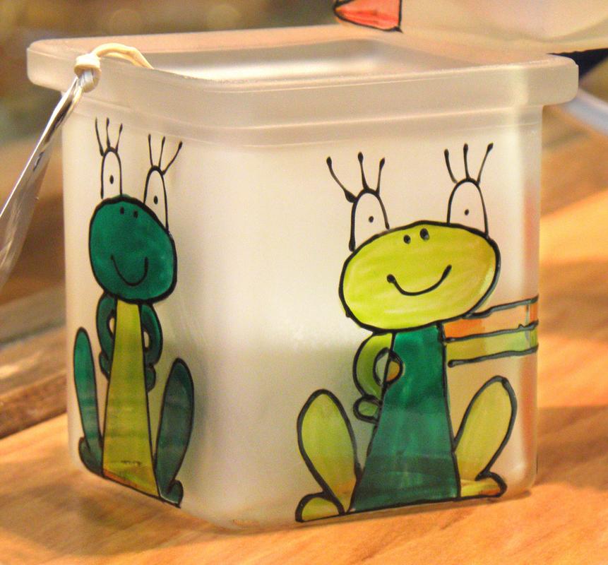 frog-motif container