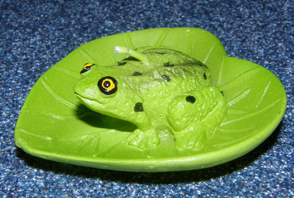 floating frog candle