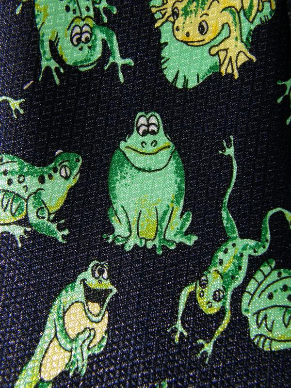 frog-motif necktie