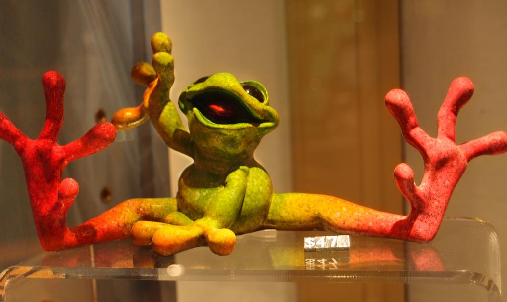 big-footed ceramic frog