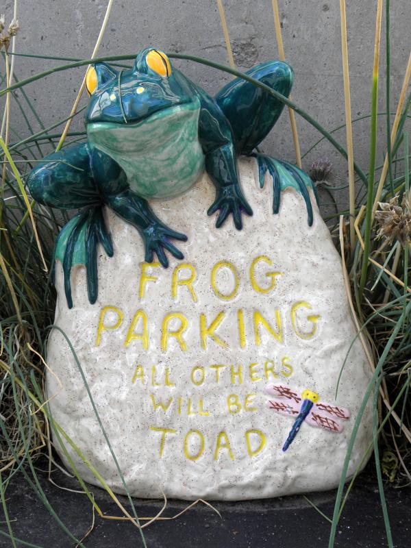 frog no-parking sign
