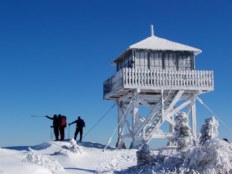 observation tower on Kearsarge North Mountain in winter