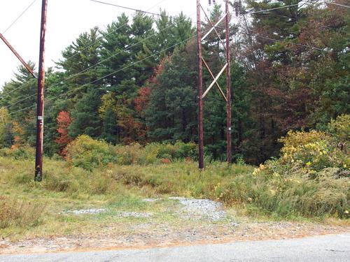roadside parking spot for hiking Bruin Hill near North Andover in northeastern Massachusetts