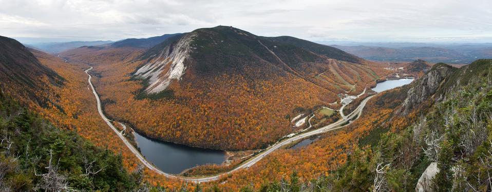 panoramic view of Franconia Notch from Eagle Cliff in New Hampshire