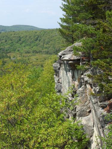 near-summit cliff at Eagles Nest in southern New Hampshire