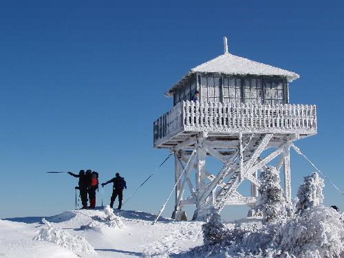 snow-encrusted tower on Kearsarge North in New Hampshire
