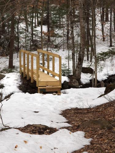 footbridge crossing Bailey Brook on the Kulish Ledges Trail in southern New Hampshire
