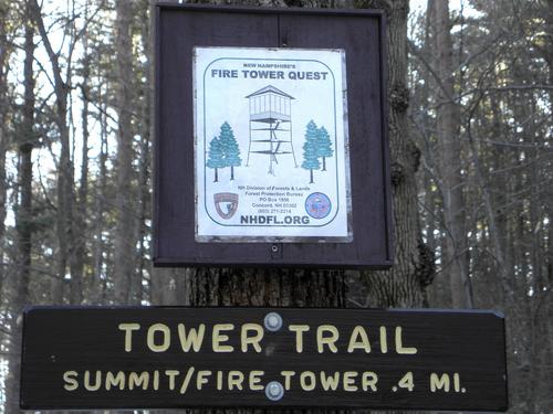 trail sign to Pawtuckaway South Mountain in New Hampshire