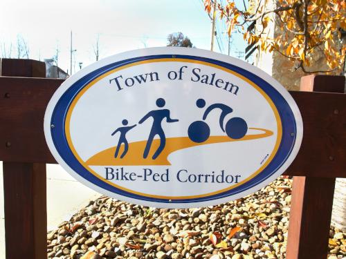 entrance sign at Salem Bike-Ped Corridor in New Hampshire