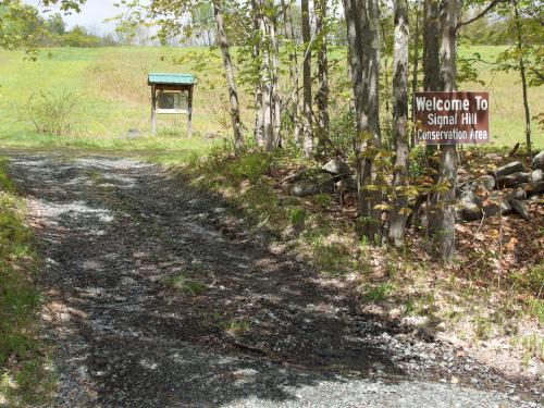 trailhead entrance to Signal Hill in western New Hampshire