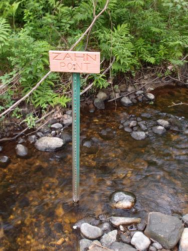 sign at the Zahn low point on The Morrissette Trail in New Hampshire