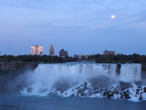 night view of the American Falls as seen from the Canadian side of Niagara Falls