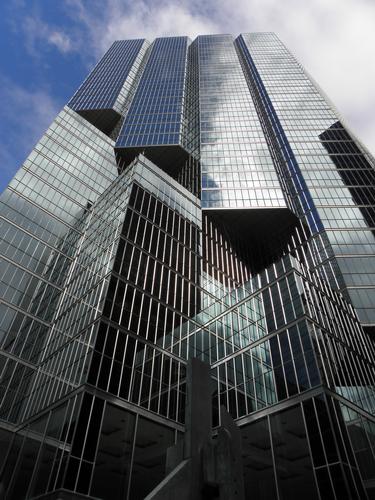 a skyscraper in blue with shiny angles at Toronto in Canada