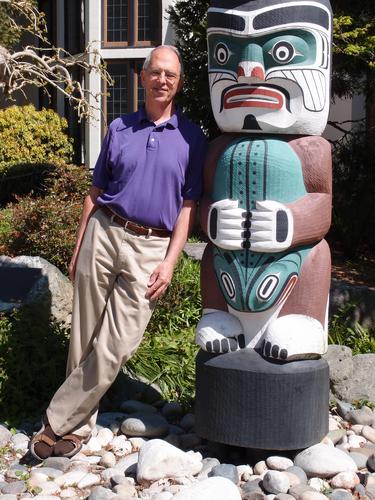 Fred leans into a froggy totem pole in Vancouver at British Columbia in Canada