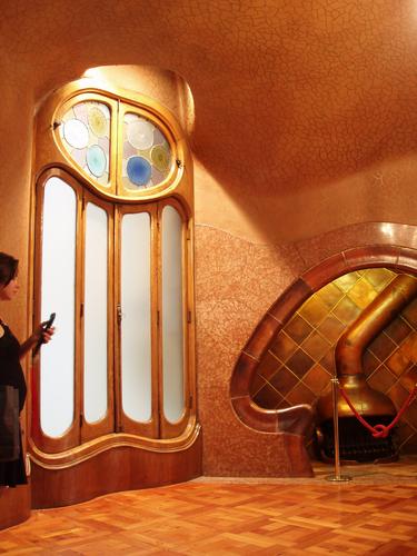  a peaceful modern-art-design room inside Casa Batillo at Barcelona in Spain