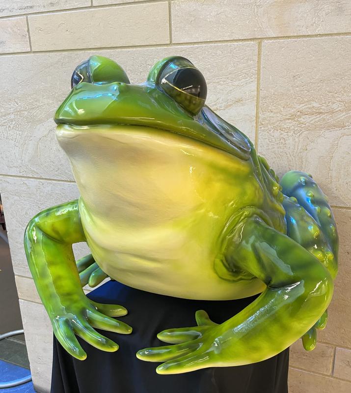 frog statue