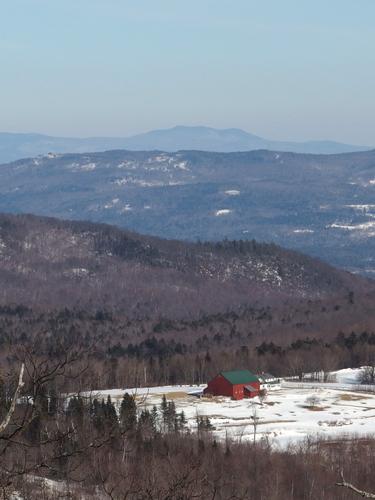 trail sign at the start of the Skyland Trail to Crane Mountain (and beyond) in New Hampshire