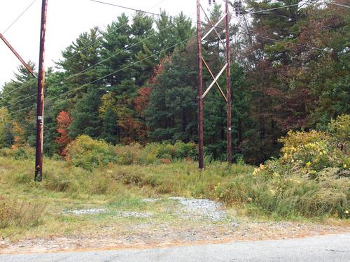 roadside parking spot for hiking Bruin Hill near North Andover in northeastern Massachusetts