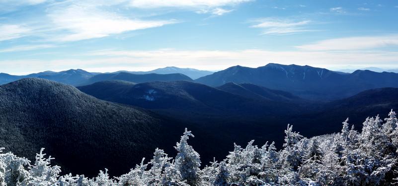 panoramic view from Mount Hancock in New Hampshire