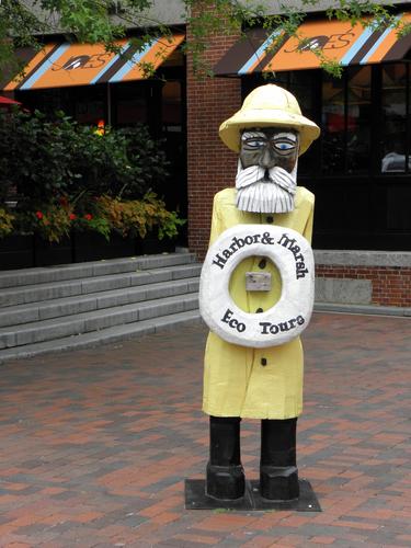 advertisement carved statue at Newburyport in Massachusetts