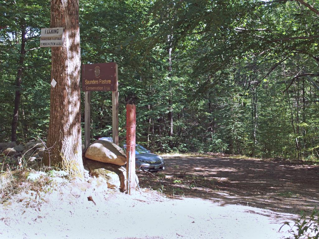 entrance driveway and parking lot at Saunders Pasture Conservation Area in southern New Hampshire