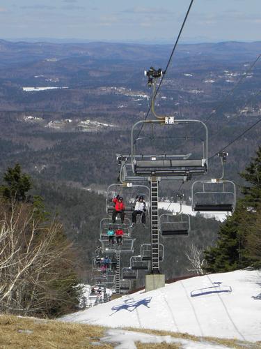 skiers ascending the lift to Mount Sunapee in New Hampshire