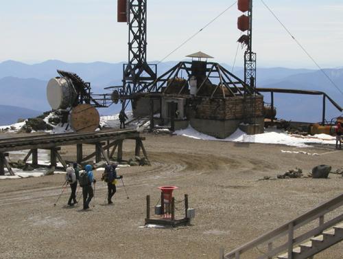 hikers and burned building on Mount Washington in New Hampshire